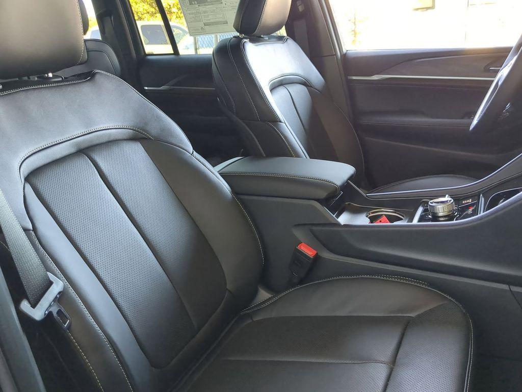 new 2026 Jeep Grand Cherokee car, priced at $54,568