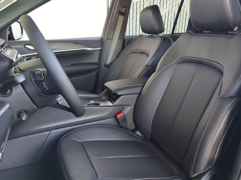 new 2026 Jeep Grand Cherokee car, priced at $54,568