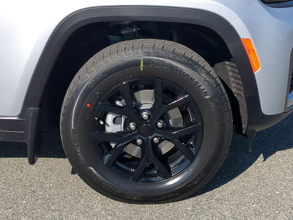 new 2026 Jeep Grand Cherokee car, priced at $44,298