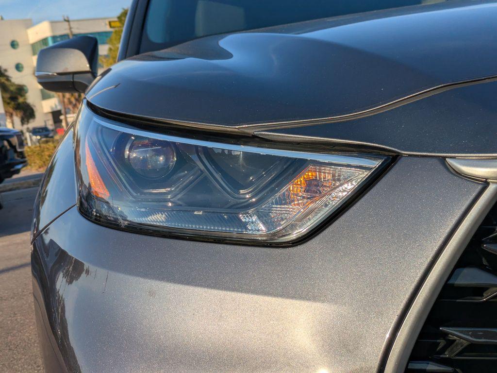 used 2023 Toyota Highlander car, priced at $33,625