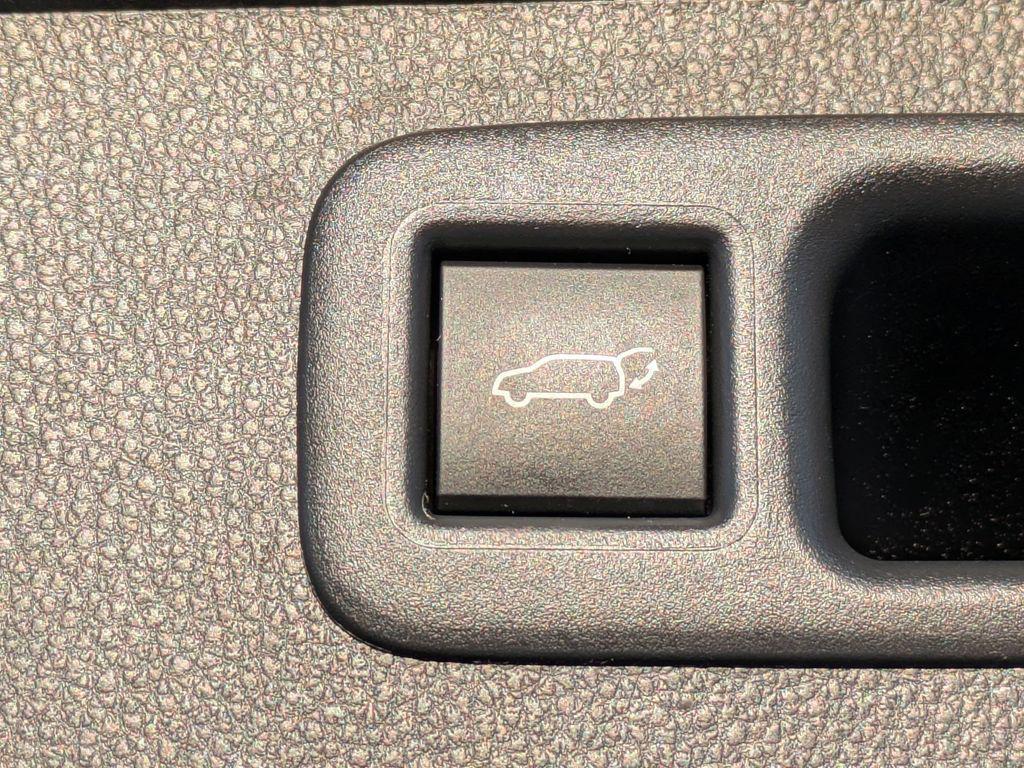 used 2023 Toyota Highlander car, priced at $33,625