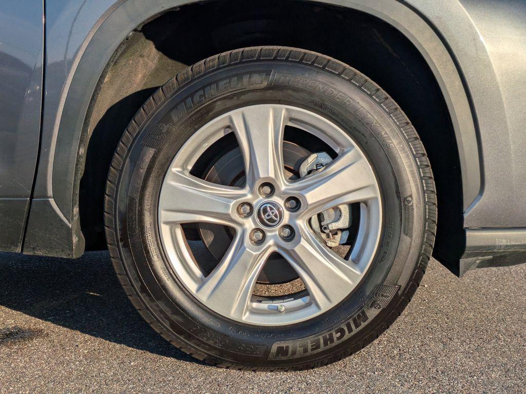 used 2023 Toyota Highlander car, priced at $33,625