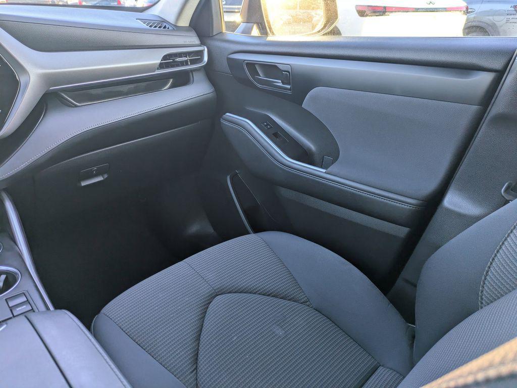 used 2023 Toyota Highlander car, priced at $33,625