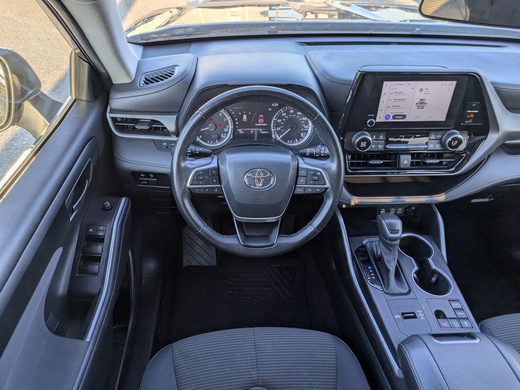 used 2023 Toyota Highlander car, priced at $33,625