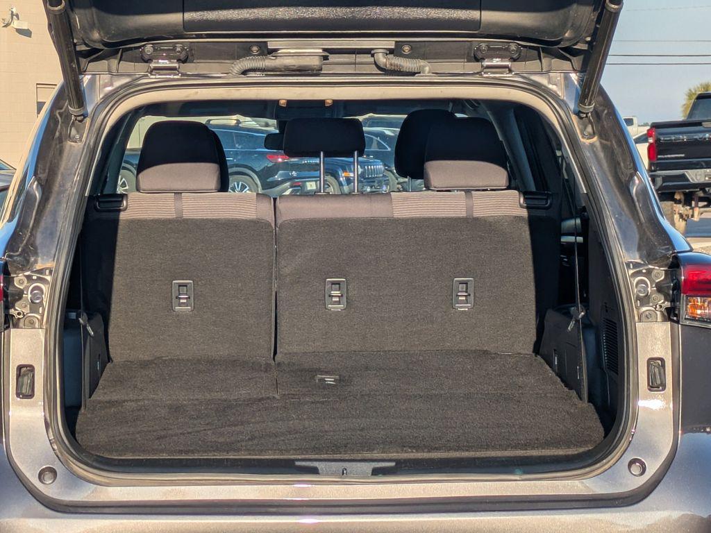 used 2023 Toyota Highlander car, priced at $33,625