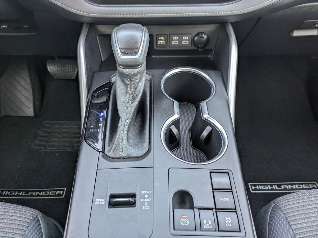 used 2023 Toyota Highlander car, priced at $33,625