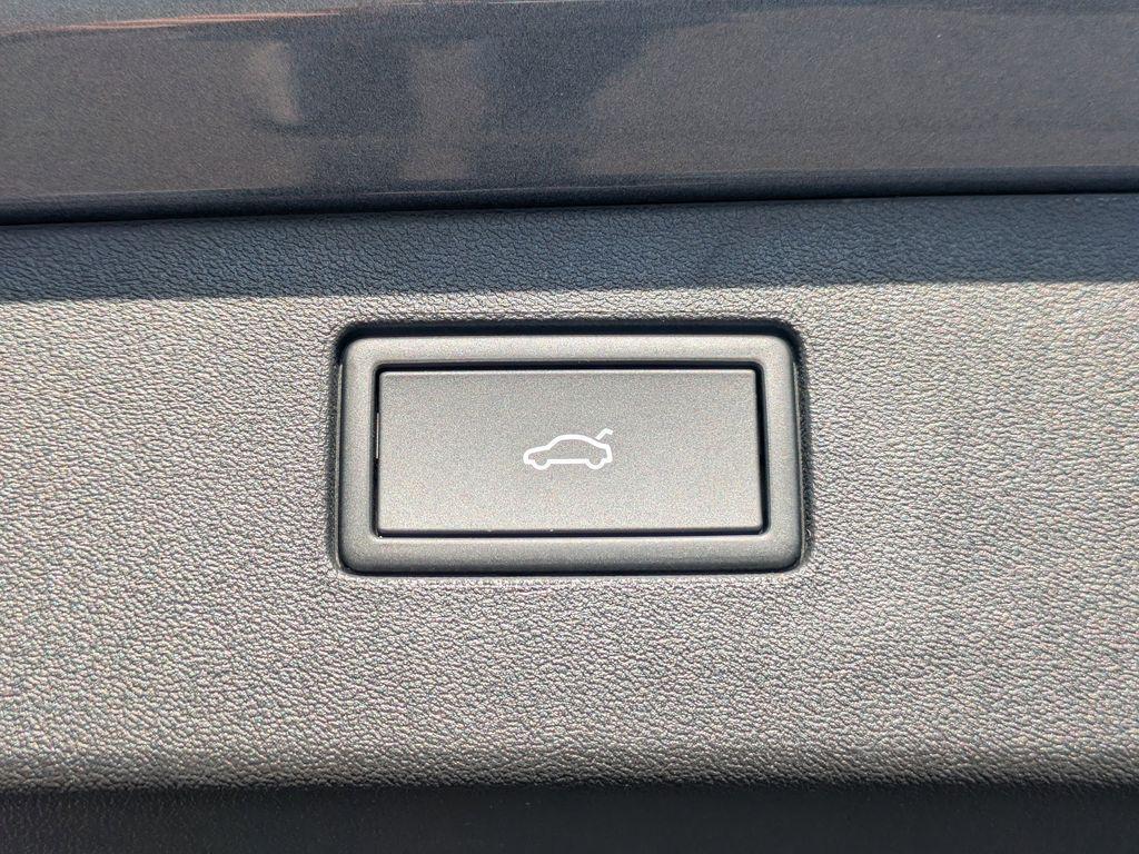 used 2025 Volkswagen Tiguan car, priced at $31,565