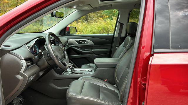 used 2021 Chevrolet Traverse car, priced at $28,497