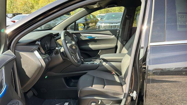 new 2025 Cadillac XT5 car, priced at $42,415