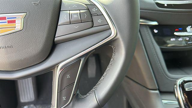 new 2025 Cadillac XT5 car, priced at $42,415