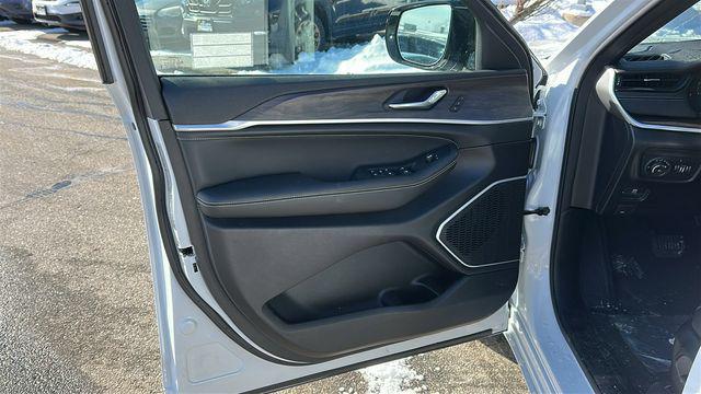 new 2026 Jeep Grand Cherokee car, priced at $50,016