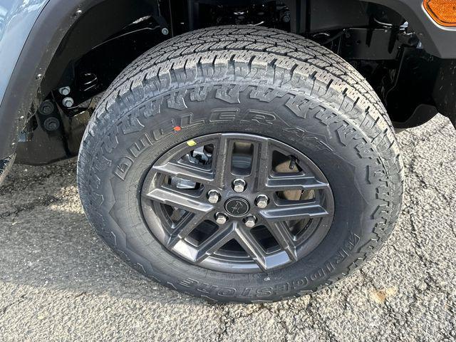 new 2026 Jeep Gladiator car, priced at $47,034