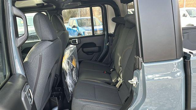 new 2026 Jeep Gladiator car, priced at $47,034