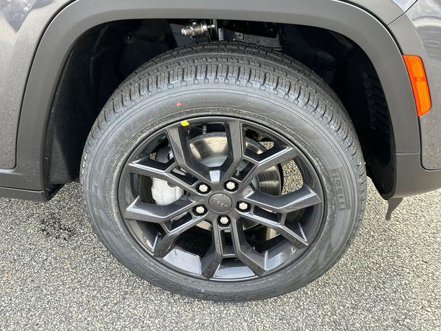 new 2025 Jeep Grand Cherokee car, priced at $47,999