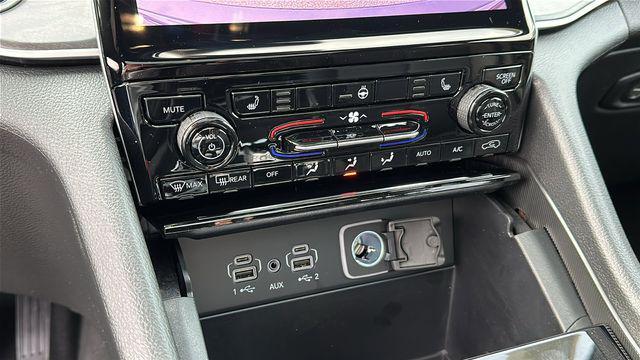 new 2025 Jeep Grand Cherokee car, priced at $47,999