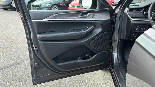 new 2025 Jeep Grand Cherokee car, priced at $47,999