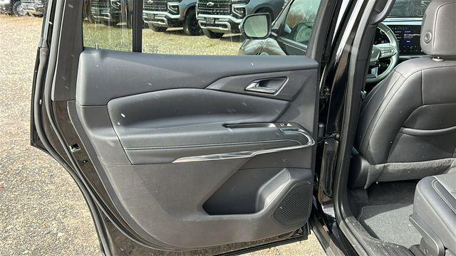 used 2025 Chevrolet Traverse car, priced at $34,297