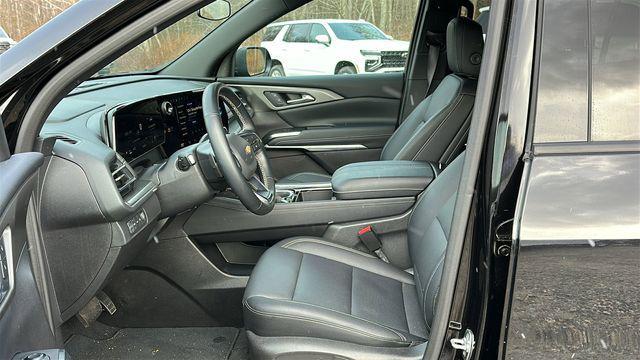 used 2025 Chevrolet Traverse car, priced at $34,297