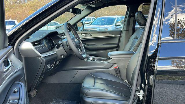 new 2025 Jeep Grand Cherokee car, priced at $48,565