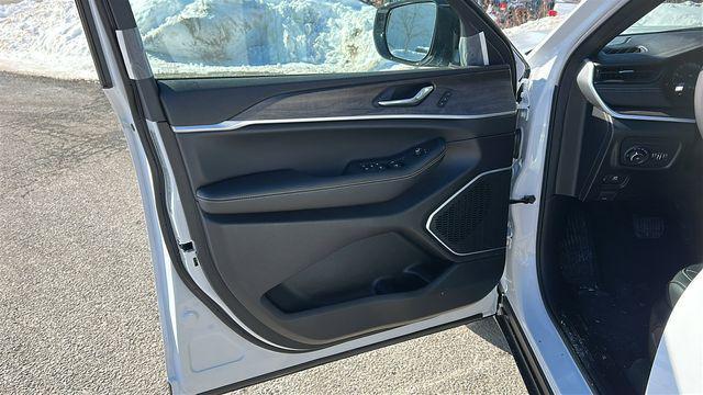 new 2026 Jeep Grand Cherokee car, priced at $45,853