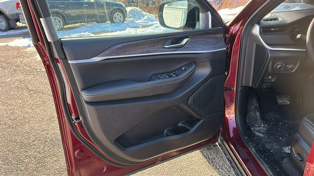 new 2026 Jeep Grand Cherokee car, priced at $46,120