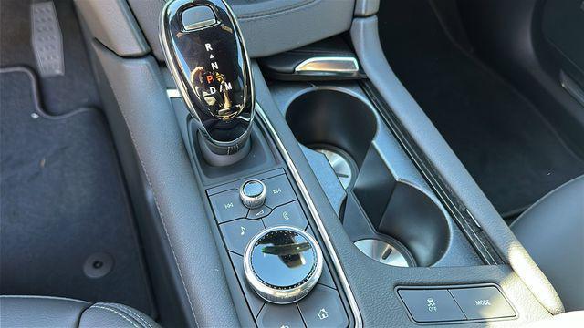 new 2025 Cadillac XT5 car, priced at $41,790