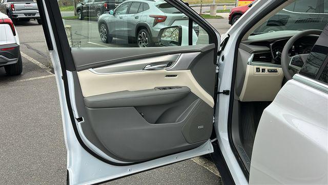 new 2026 Cadillac XT5 car, priced at $61,120