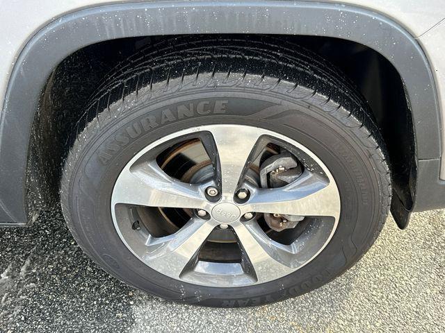 used 2019 Jeep Cherokee car, priced at $17,695