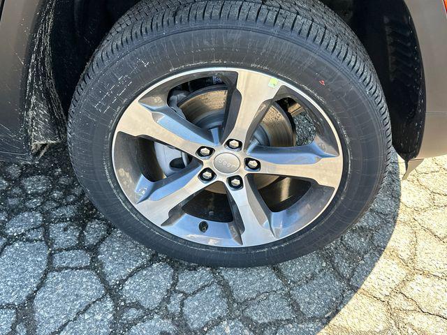 new 2026 Jeep Grand Cherokee car, priced at $43,999