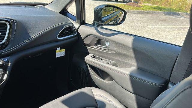 new 2026 Chrysler Pacifica car, priced at $43,002