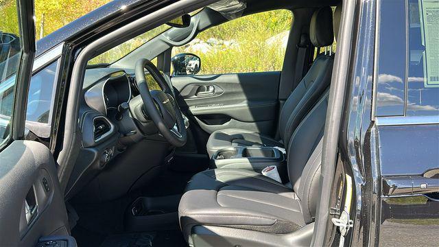 new 2026 Chrysler Pacifica car, priced at $43,002