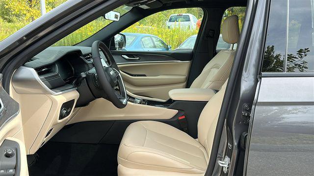 new 2025 Jeep Grand Cherokee car, priced at $39,881