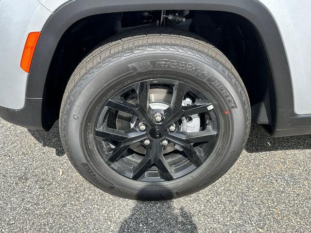 new 2025 Jeep Grand Cherokee car, priced at $39,459