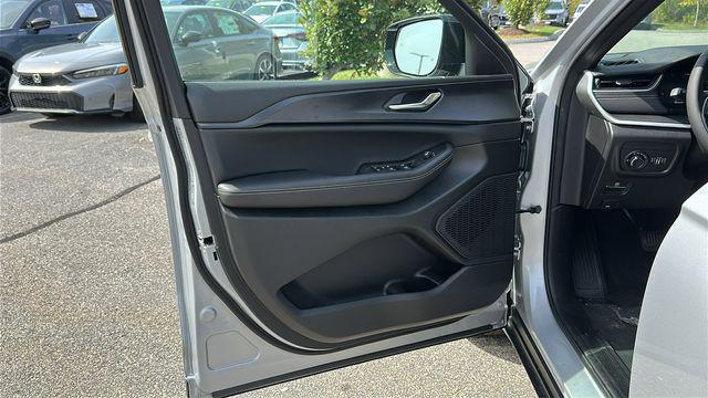 new 2025 Jeep Grand Cherokee car, priced at $39,459