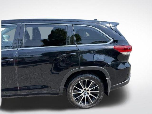 used 2017 Toyota Highlander car, priced at $22,476