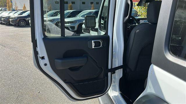 new 2026 Jeep Wrangler car, priced at $47,223