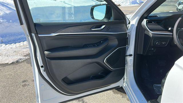 new 2026 Jeep Grand Cherokee car, priced at $51,964