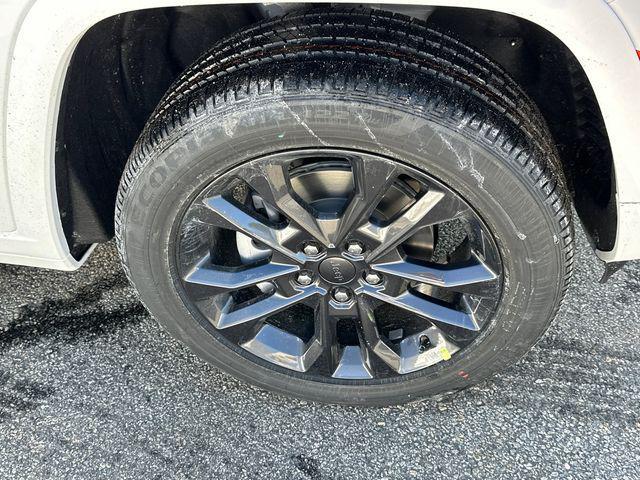 new 2026 Jeep Grand Cherokee car, priced at $51,964