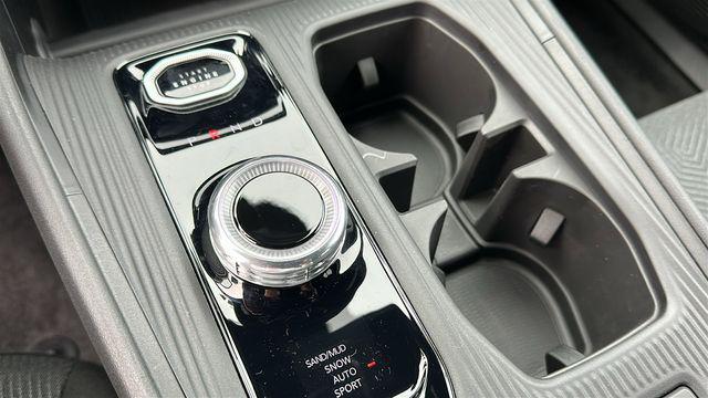 new 2026 Jeep Cherokee car, priced at $38,670