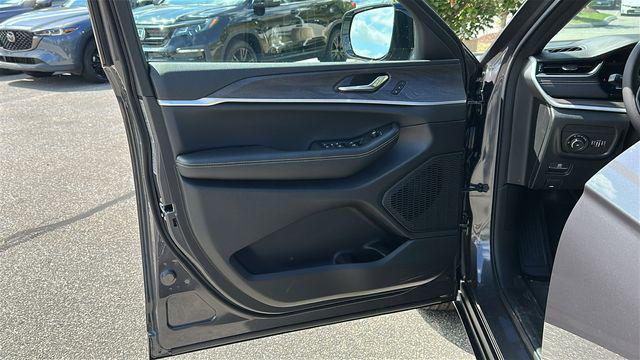 new 2025 Jeep Grand Cherokee car, priced at $42,777