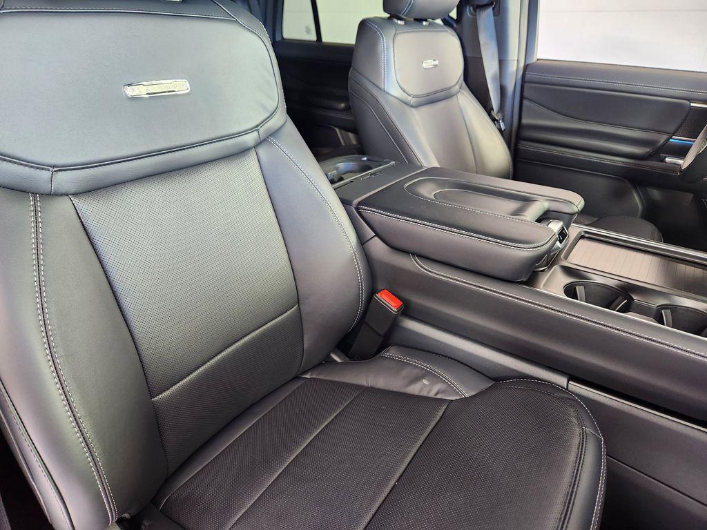 new 2025 Ford Expedition car, priced at $80,675