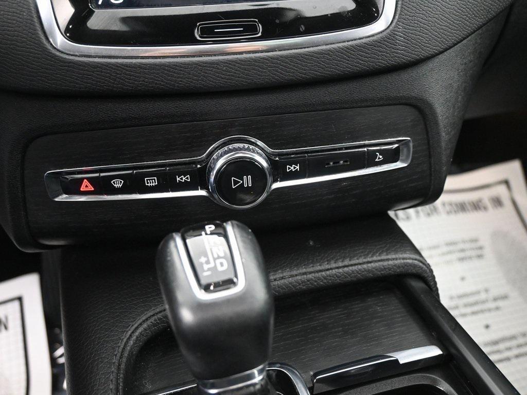 2020 Onyx Black Metallic Volvo XC90