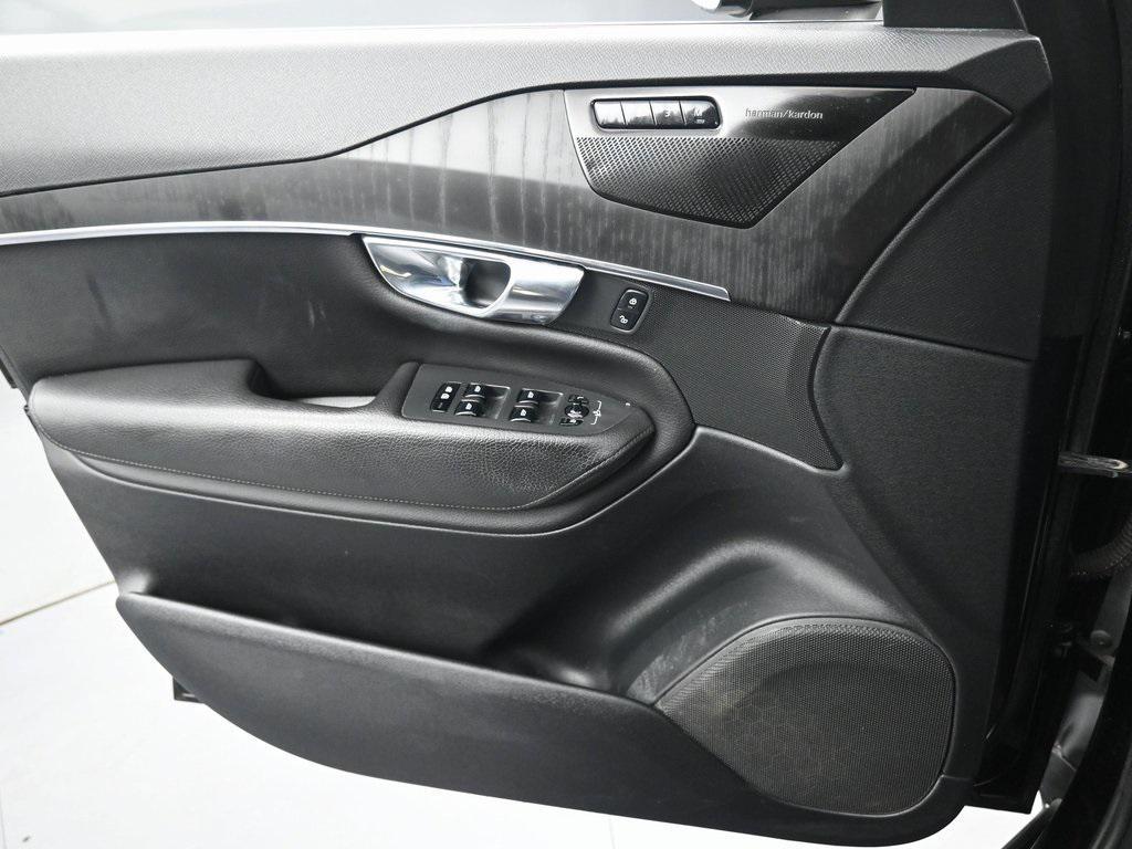 2020 Onyx Black Metallic Volvo XC90