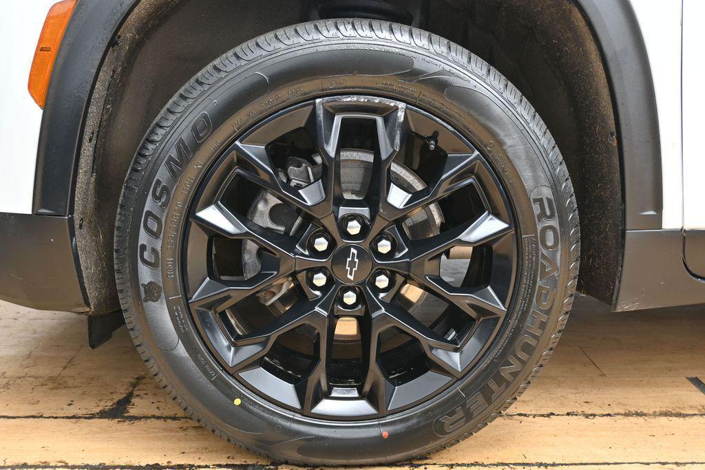 used 2024 Chevrolet Traverse car, priced at $31,296