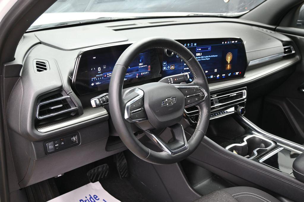 used 2024 Chevrolet Traverse car, priced at $31,296