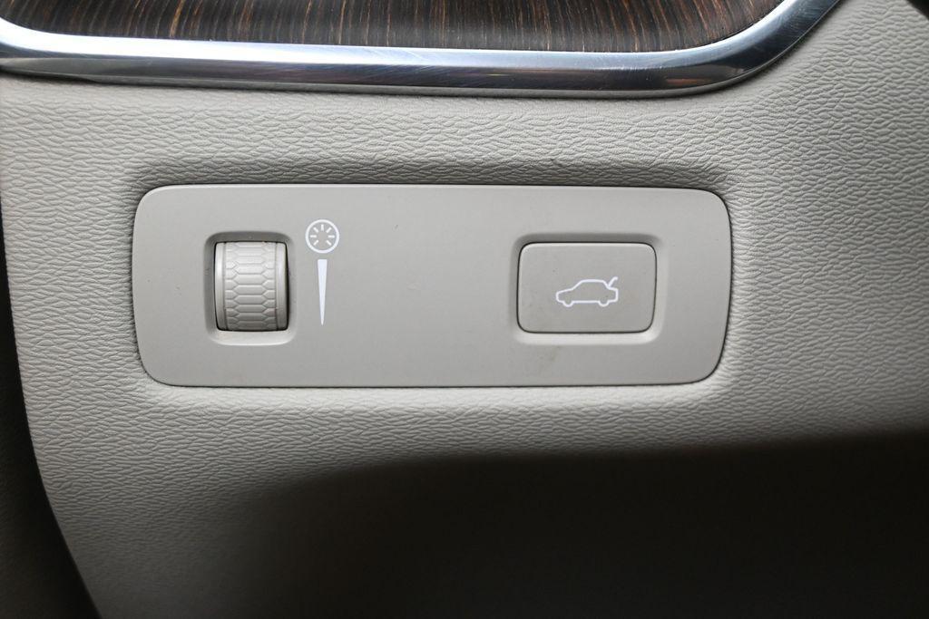 used 2022 Volvo XC60 car, priced at $26,298