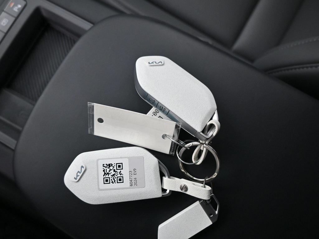 used 2024 Kia EV9 car, priced at $30,999