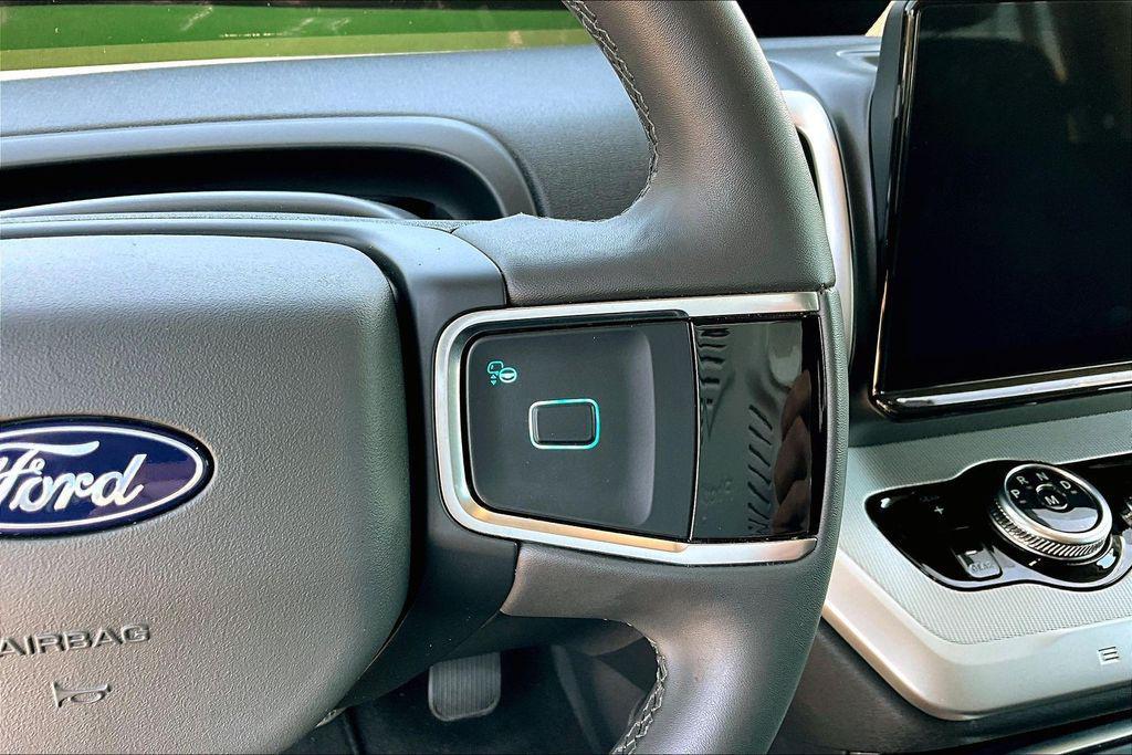 used 2025 Ford Expedition car, priced at $58,112