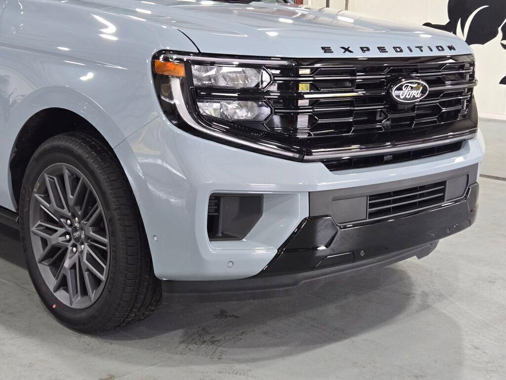 new 2025 Ford Expedition car, priced at $78,413