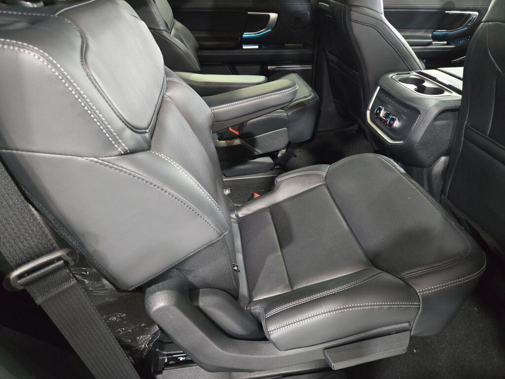 new 2025 Ford Expedition car, priced at $78,413